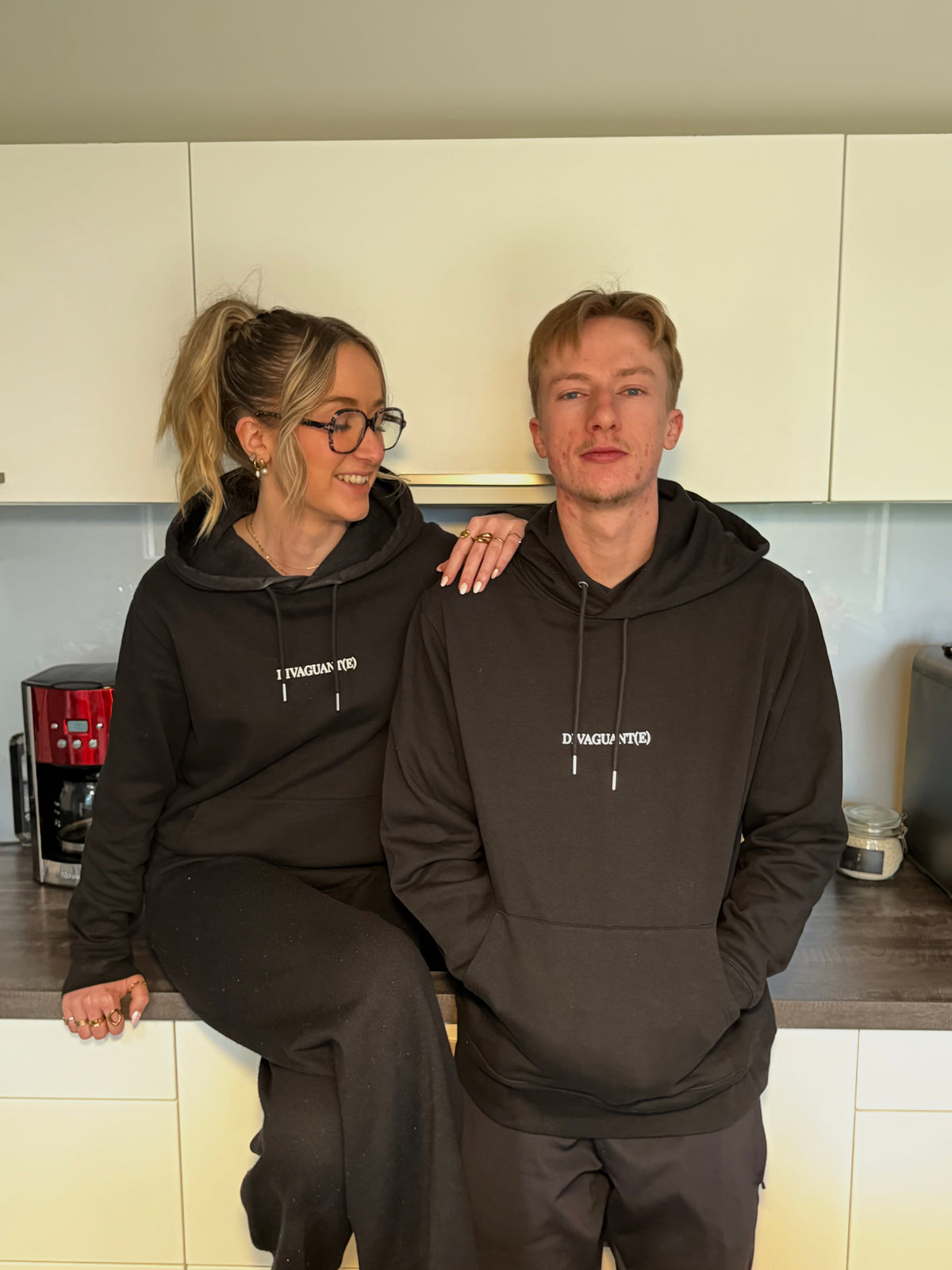 sweat divaguant(e) noir coton bio